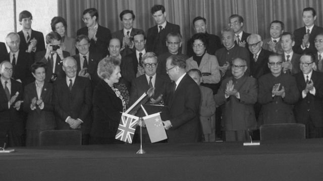 In 1984, Chinese Premier Zhao Ziyang and British Prime Minister Thatcher wore suits when they signed the joint declaration on Hong Kong.